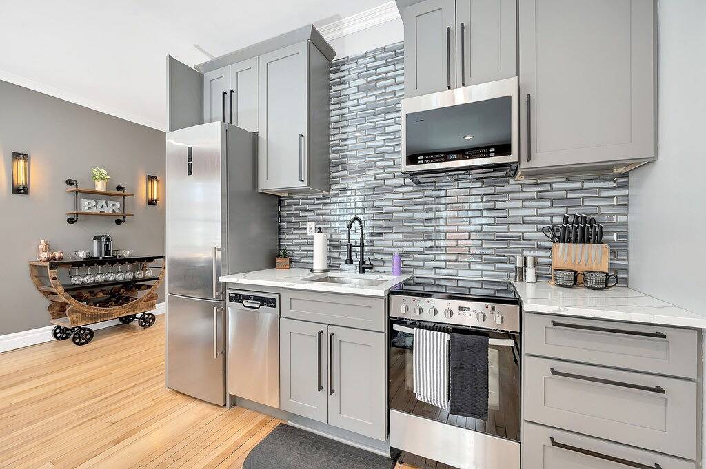 Ganze Wohnung, The Holly Herald Downtown Battle Alley in Holly Michigan, Oakland County