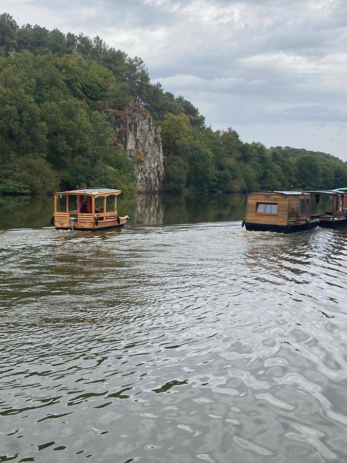 Bateau pour 2 personnes, avec vue sur le lac ainsi que terrasse et vue, animaux acceptés en Bretagne - 3