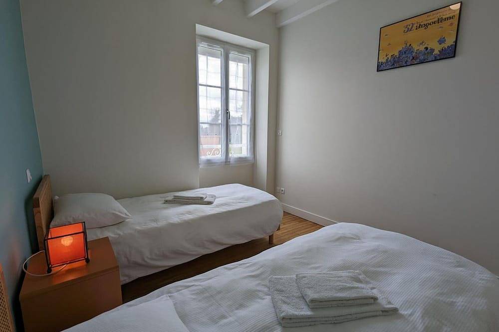 Casa Rural con Piscina Climatizada y Jardín Privado en Vars, cerca de Angulema in Charente