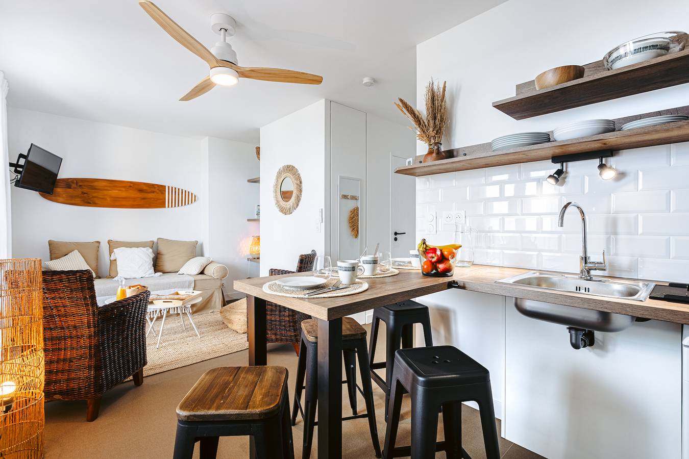 Appartement entier, Appartement Les Iles, avec vue sur mer, terrasse privée et Wi-Fi in Rivedoux-Plage, Île de Ré