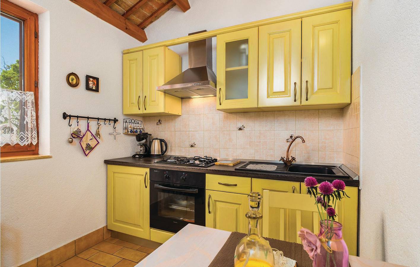 Appartement confortable avec Wi-Fi, climatisation, terrasse et parking in Labin, Côte Est de l'Istrie