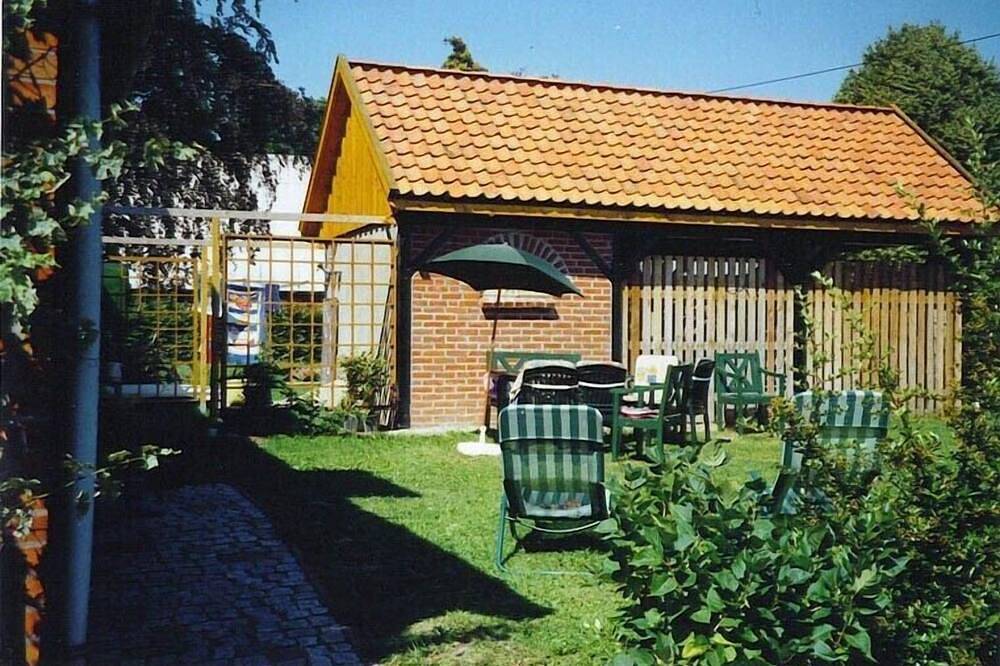 Sehr schönes, restauriertes Fachwerkhäuschen mit eigenem Garten und Holzsauna in Bleckede, Elbtalaue