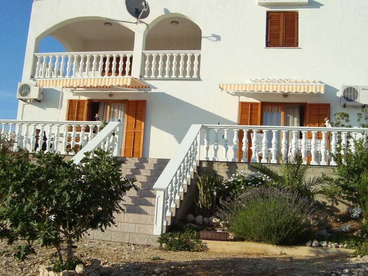 Apartamento entero, Apartment mit Meerblick in Kustići, Pag