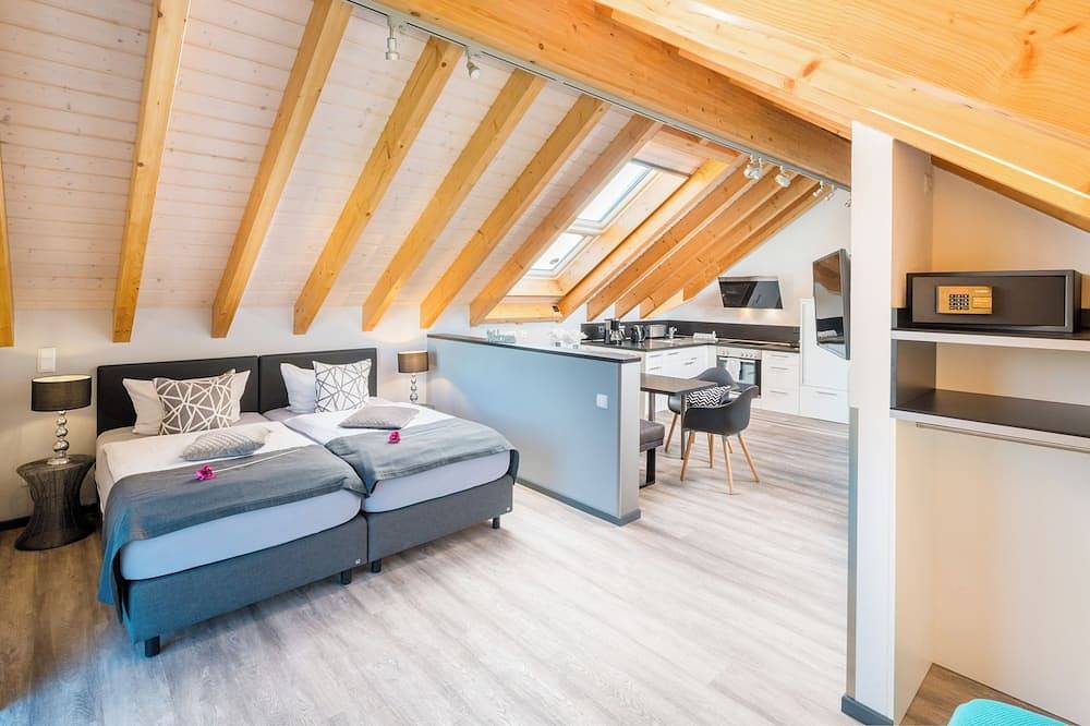 Ganze Wohnung, 5* Dachloft mit Dachterrasse zum Genießen /1-4 P/ Gartennutzung/Parken/Stadtnähe in Bensheim, Bergstraße