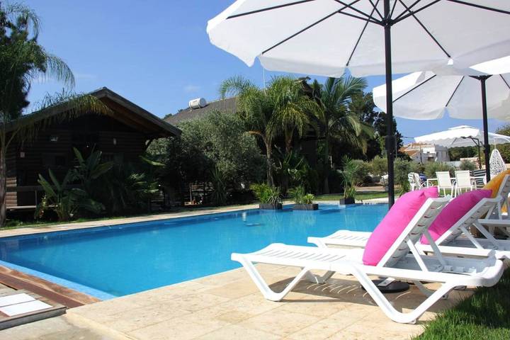 Cottage pour 4 personnes, avec jacuzzi ainsi que jardin et terrasse