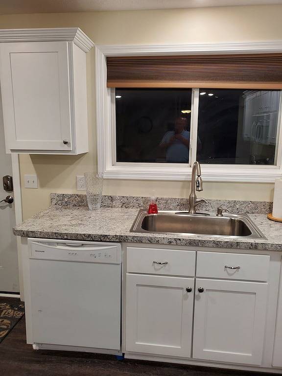 Lakeview Getaway with stunning sunrises in St. Ignace, Mackinac County