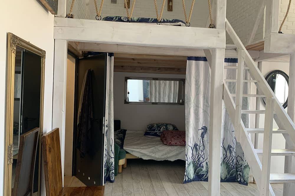 Entire apartment, City Center Art Loft: Unique Comfort Experience with Parking in Warsaw, Masovia