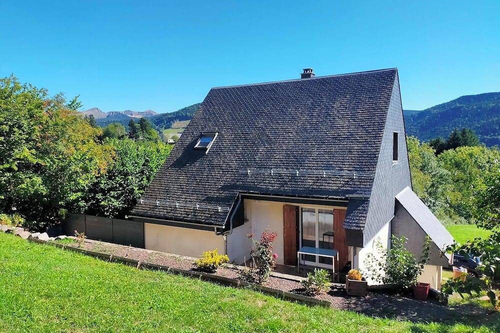 Maison 7 Personnes - Quartier Calme - Belle vue sur Charlannes in Murat-le-Quaire, Parque Natural Regional Volcans d'Auvergne