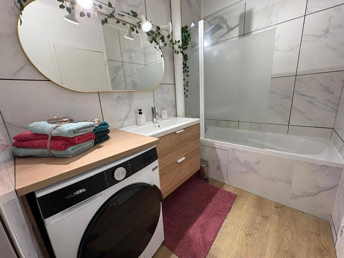 Appartement entier, Two-Bedroom Apartment in Hérouville-Saint-Clair, Région de Caen