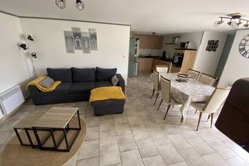 Gîte pour 5 personnes, avec terrasse ainsi que jardin et jacuzzi dans Plage de Matha