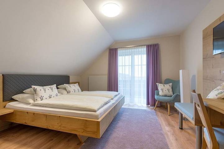 Familienzimmer - Glatz \"Haus Siegesbrunn\" in Bad Waltersdorf, Steirerland