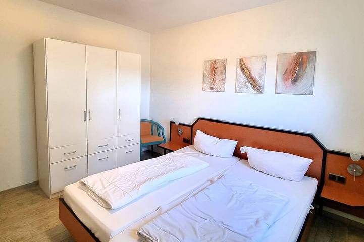 Ganze Wohnung, Ferienwohnung 50 – Familienfreundlich, Haustiere erlaubt, mit Terrasse und Wlan in Buschvitz, Bergen auf Rügen und Umgebung