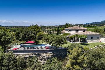 Gîte pour 8 personnes, avec terrasse et jardin à Mérindol-les-Oliviers