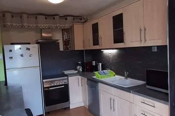 Gîte pour 13 personnes, avec jardin et piscine, animaux acceptés à Charmé