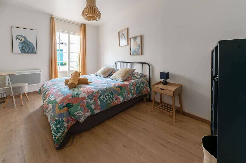 Entire apartment, Elegant loft with interior patio, free parking in Vichy, Vichy region