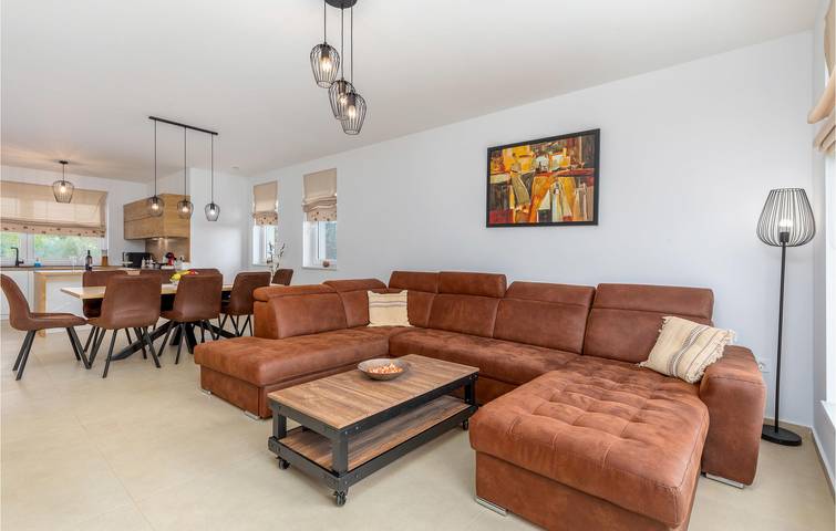 Geräumige 1-Zimmer-Wohnung mit Terrasse, WLAN und Parkplatz in der Nähe des Peruski-Zentrums in Marčana, Südküste Istrien