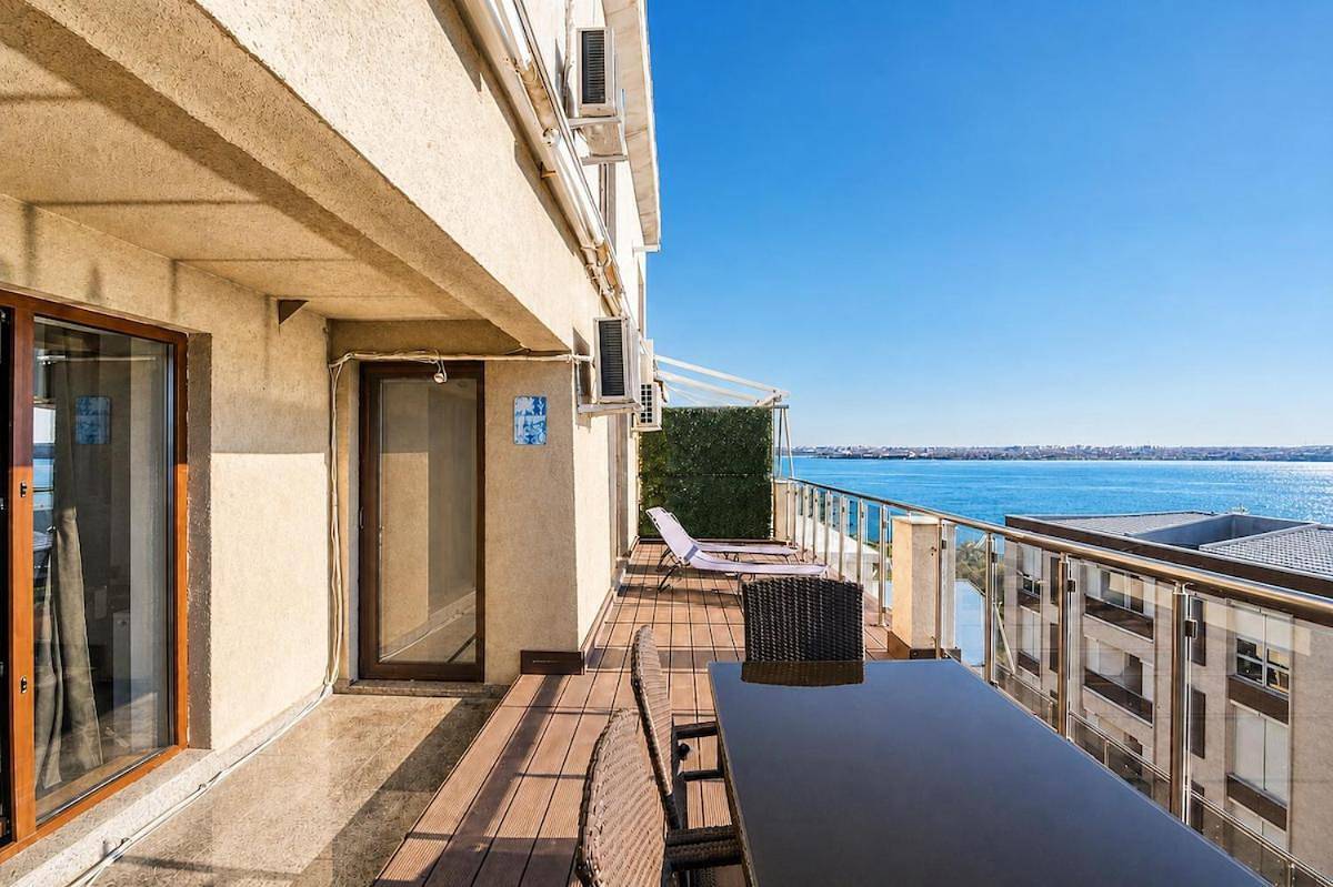 Ολόκληρο το διαμέρισμα, Sea Gem Mamaia - 200m to Beach, Xl Terrace, and Beautiful Views in Mamaia, Κωνστάντζα