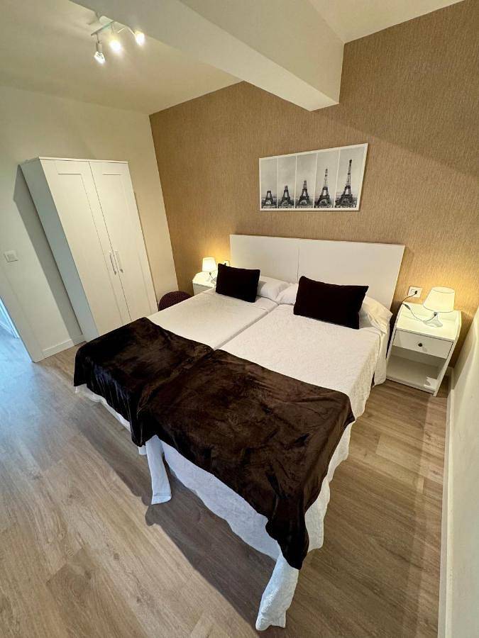 Apartamento entero, Three-Bedroom Apartment in Oviedo, Cordillera Cantábrica