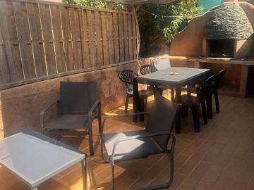 Gîte pour 6 personnes, avec terrasse dans Plage de Lava