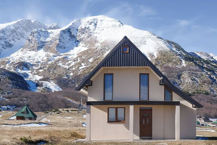 Vacation rental for 8 people, with hot tub and sauna in Montenegro