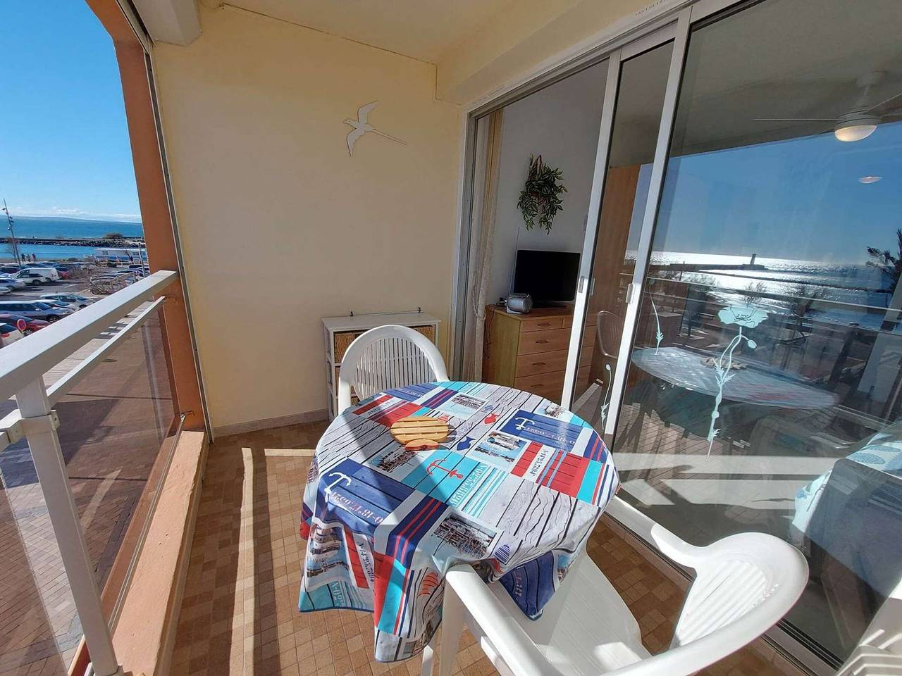 Studio entier, Studio cabine 4 personnes, terrasse, parking, Grau d'Agde in Grau-d'Agde, Agde