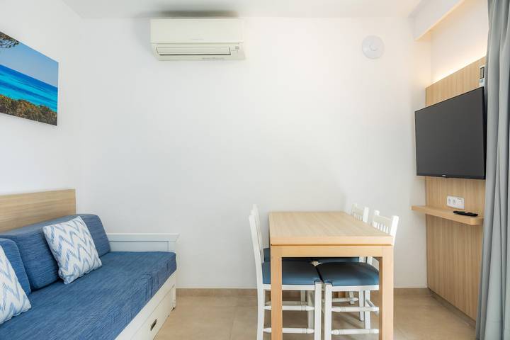 Ganze Wohnung, Ferienwohnung 'Apartamento Bon Aire N4' mit Gemeinschaftspool, Wlan und Klimaanlage in Cala Serena, Felanitx