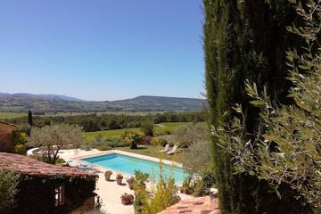 Location de vacances pour 2 personnes, avec terrasse et piscine à Vinsobres