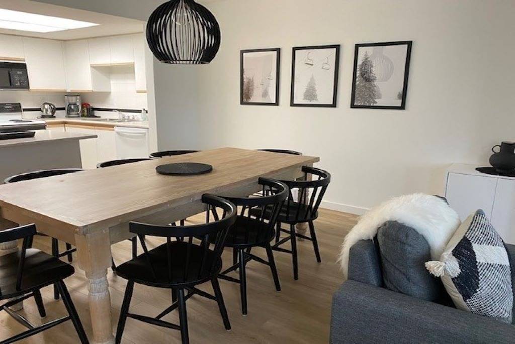 Ganze Wohnung, Updated Modern 2 Bedroom Condo on Blueberry Hill Community with a View in Whistler, Whistler Blackcomb