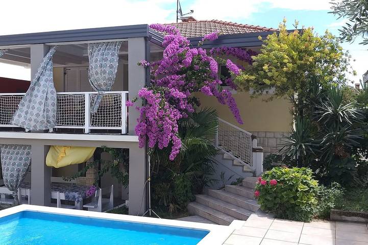 Ferienhaus für 12 Personen, mit Sauna und Garten sowie Balkon in Premantura