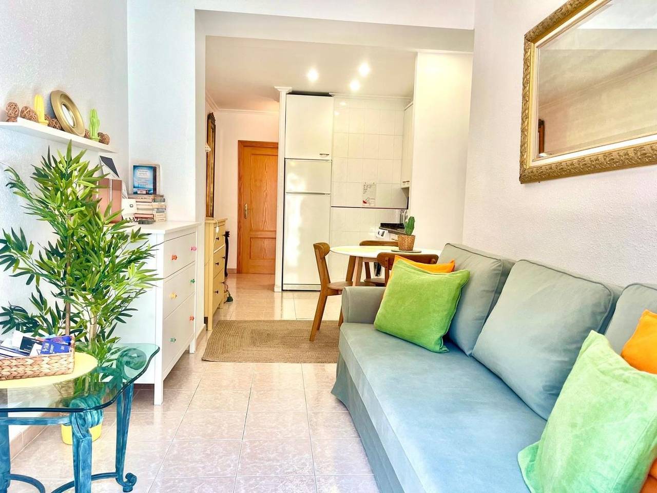 Ganze Ferienwohnung, Ferienwohnung für 4 Personen mit Balkon in El Barrio, Alicante