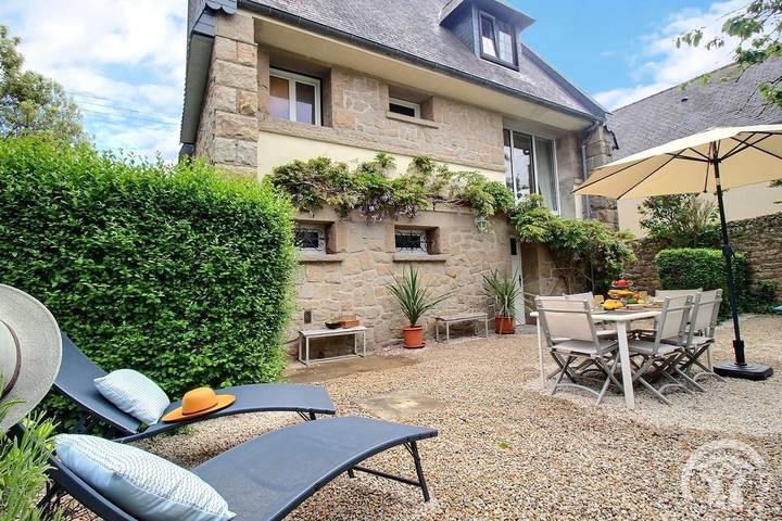 Gîte pour 6 personnes, avec Jardin à Dinan