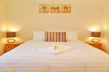 Holiday Rental for 20 People in Gosport, Hampshire, Photo 2