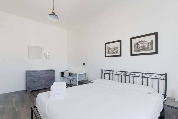 Ganze Wohnung, Ferienwohnung für 4 Personen mit Balkon in Giambellino-Lorenteggio, Mailand