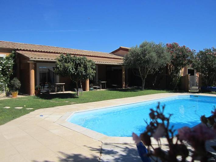 Maison de vacances pour 4 personnes, avec piscine ainsi que jardin et terrasse