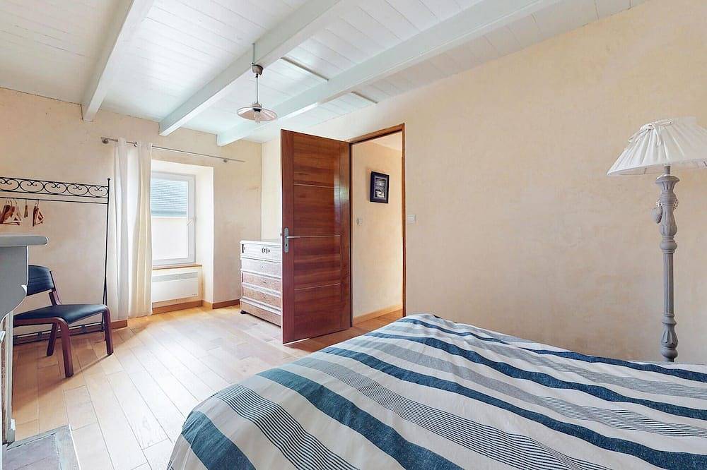 Awesome home in Ploubazlanec in Loguivy de la Mer, Ploubazlanec