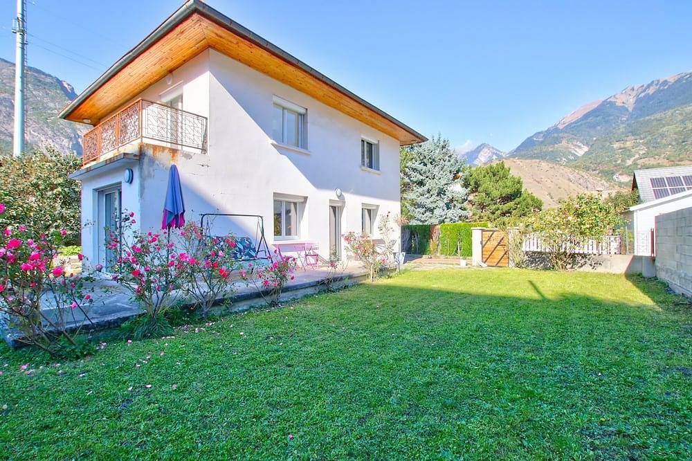 Maison individuelle de 120m² avec jardin in Saint-Jean-de-Maurienne, Région de Saint-Jean-de-Maurienne