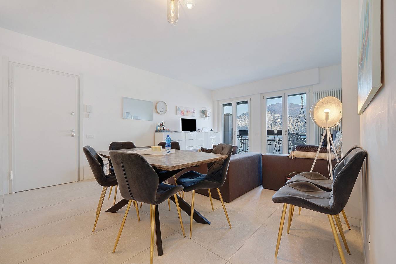 Apartamento entero, Apartamento "Lake View Casa di Sandra" con vistas al lago, Wi-Fi y aire acondicionado in Malcesine, Montañas Garda