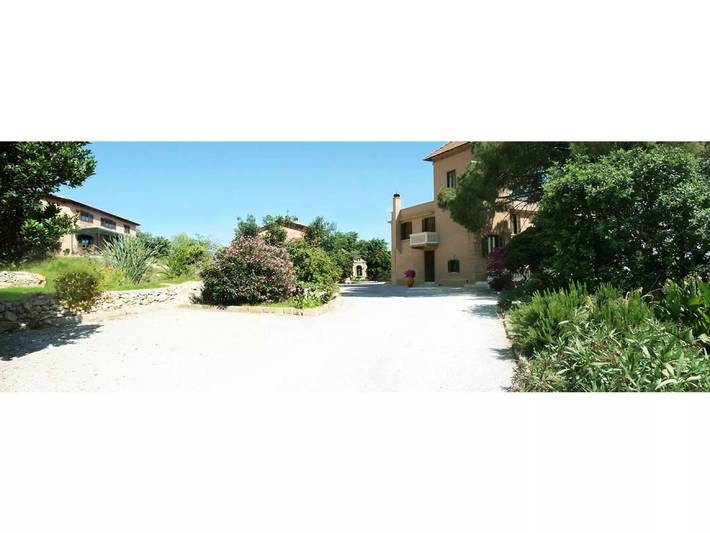 Location de vacances pour 2 personnes, avec jardin et piscine à Porticello