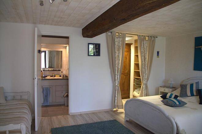 Deluxe Family Suite in Saint-Ouën-des-Toits, Mayenne