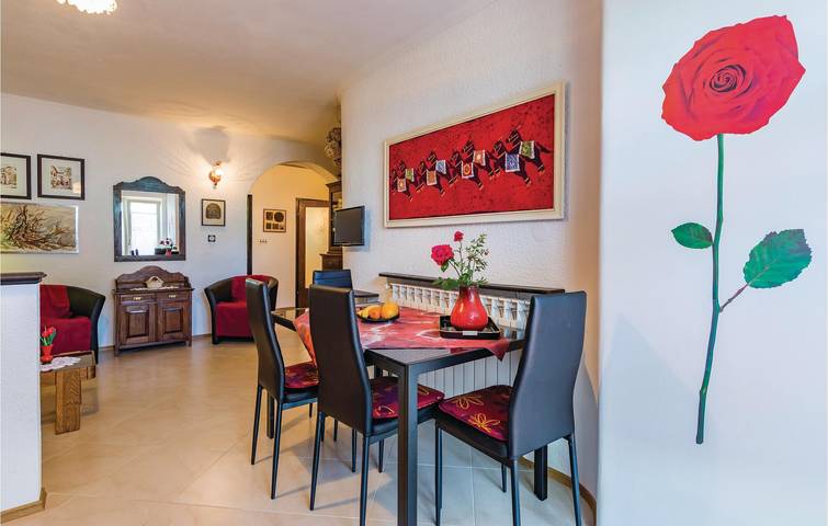 Ganze Ferienwohnung, Gemütliche 1-Zimmer-Wohnung mit Terrasse, 600 m vom Strand entfernt in Novigrad, Umag und Umgebung