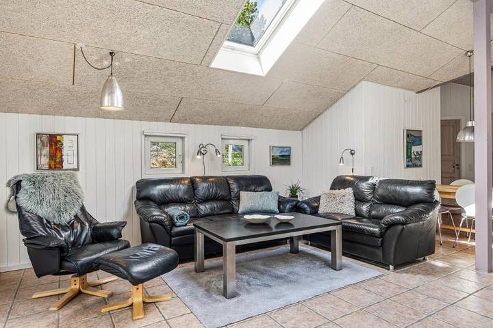 Cosy holiday home with a sauna, an indoor spa and a wood-burning stove on a natural plot in Blåvand in Ho, Varde Region
