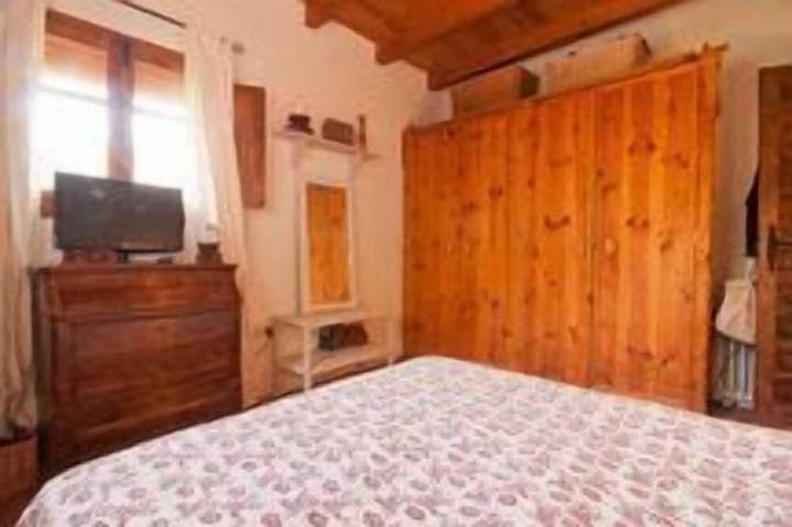 Cabaña para 7 personas, con jardín además de terraza y jacuzzi, Se admiten mascotas en Güejar Sierra