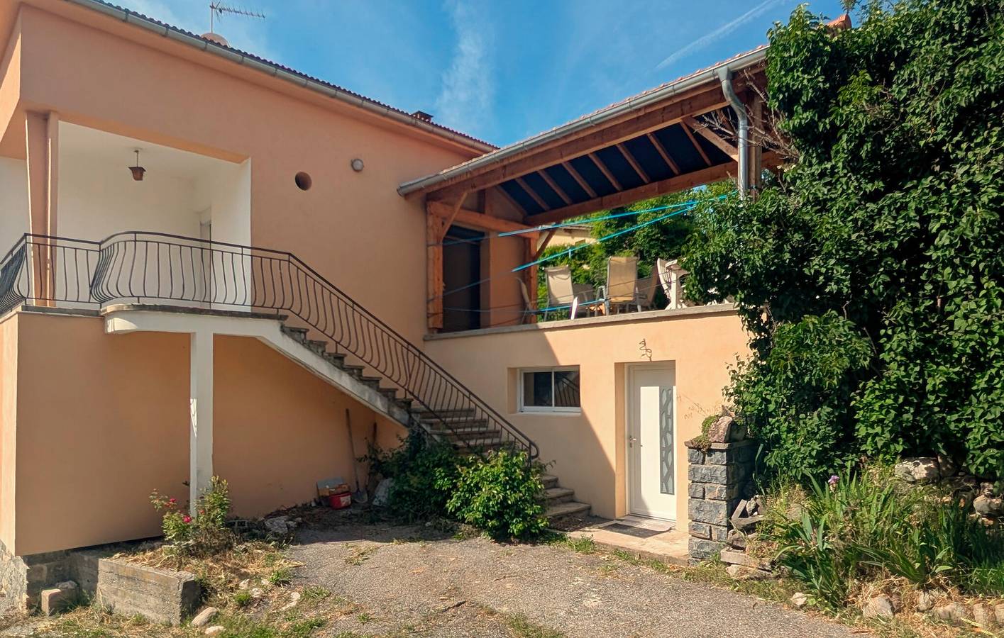 Appartement de vacances entier, Appartement confortable avec parking, WiFi et pêche in Bellaffaire, Région de Forcalquier