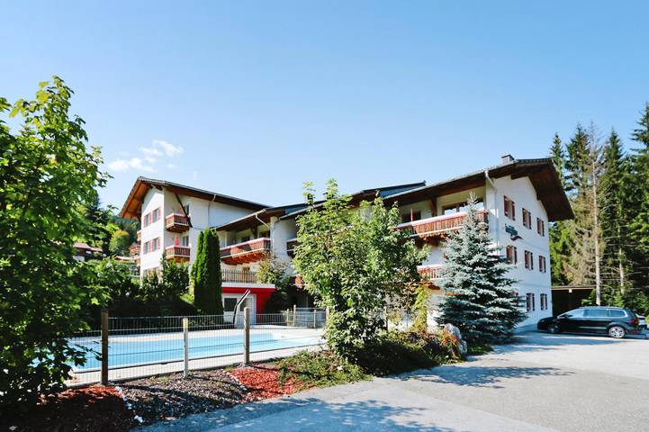 Ferienwohnung für 3 Personen, mit Balkon/Terrasse und Pool sowie Sauna in Altenmarkt im Pongau