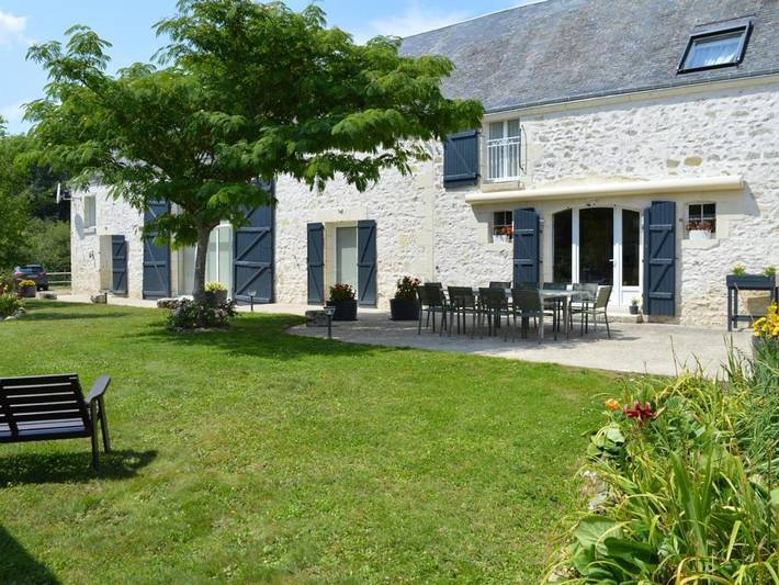 Gîte pour 9 personnes, avec terrasse ainsi que piscine et jardin à Sainte-Catherine-de-Fierbois
