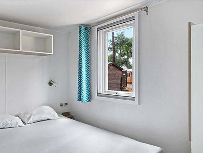 Camping La Presqu'Ile - Mobilheim 4 personen - Comfort | 2 Zi. | 4 Pers. | Einfache Terrasse | Klima | Tv in Le Barcarès, Côte d'Améthyste