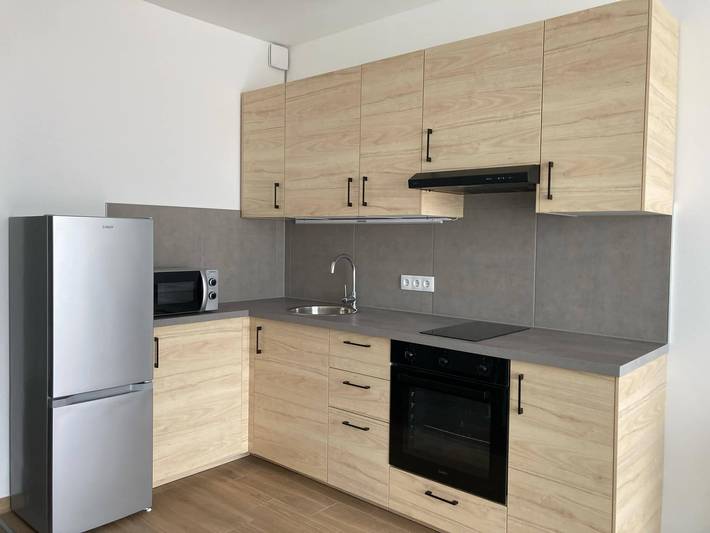 Ganzes Studio, Moderner Studio-Rückzugsort im Boróka-Park, Kecskemét in Ketschkemet, Kecskeméti járás