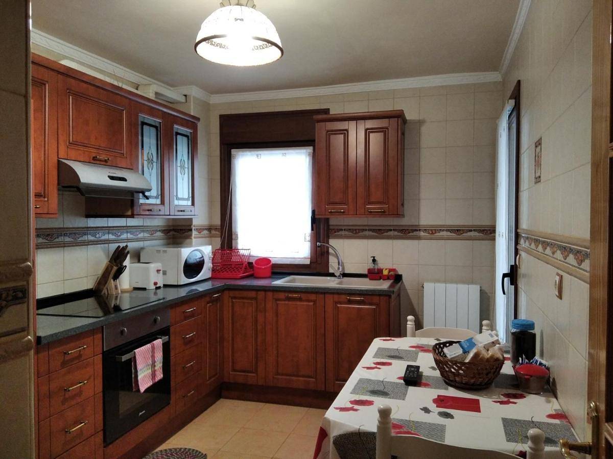 Apartamento entero, Three-Bedroom Apartment in Medina de Pomar, Cordillera Cantábrica
