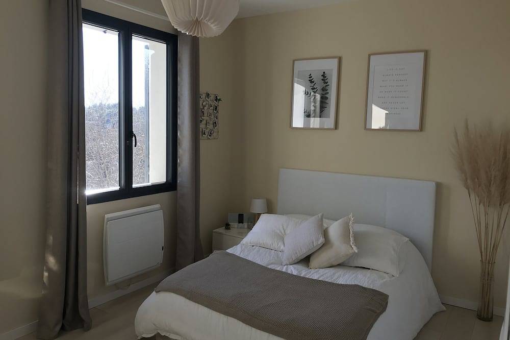 Belle maison en campagne avec piscine et grand jardin de 3500m² in Grans, Côte méditerranéenne (France)