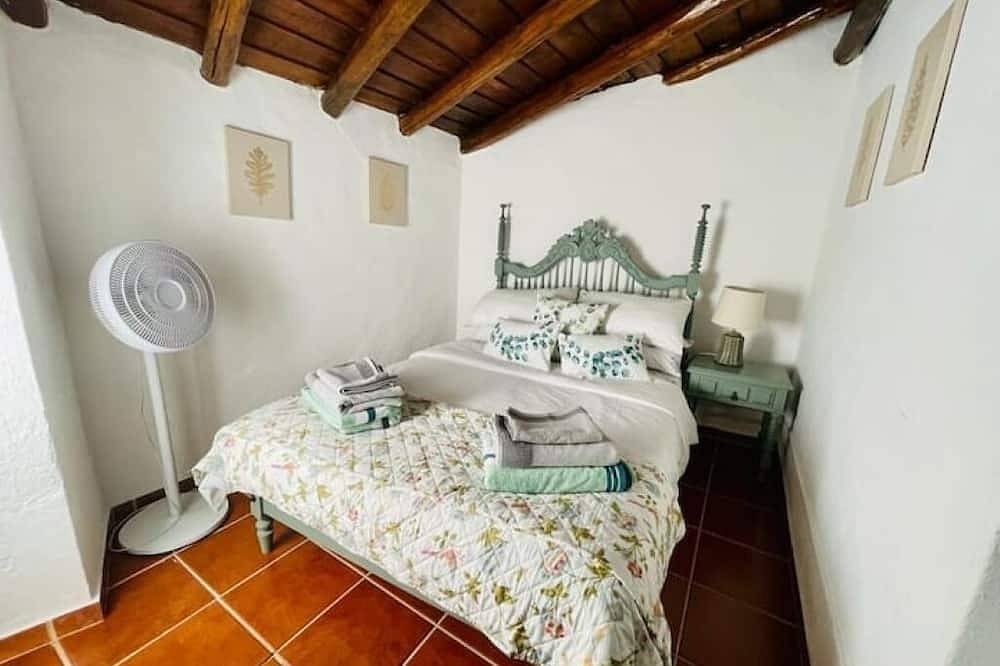 Charming 2-Bedroom Cabana with Shared Pool – The Bakehouse in São Brás de Alportel, District de Faro